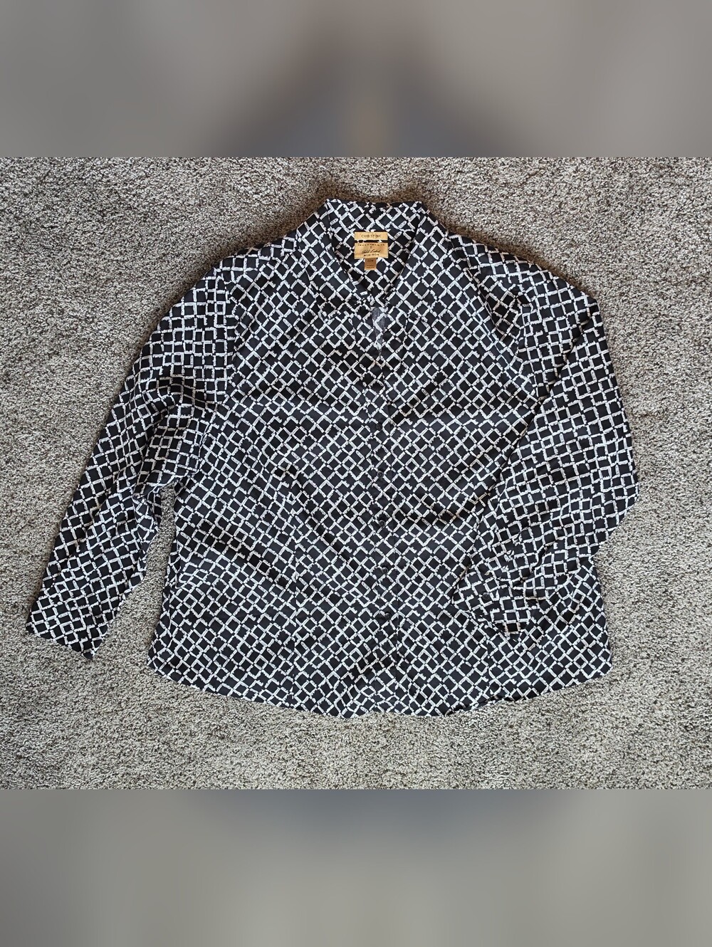 Women's Black & White Geometric Button-Up V-neck Shirt, 22W